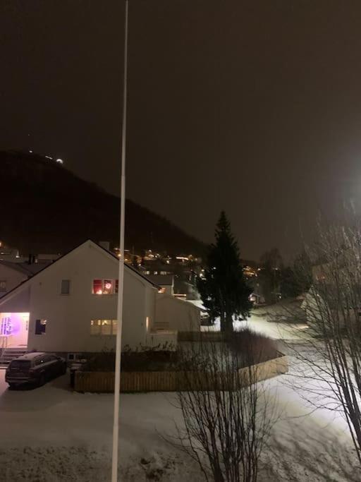 Fin Leilighet I Tromsdalen. Lägenhet Tromsø Exteriör bild
